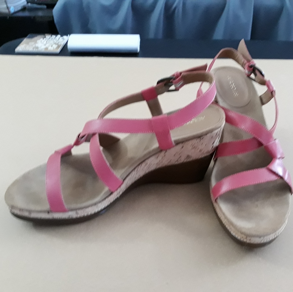 Heel wedges